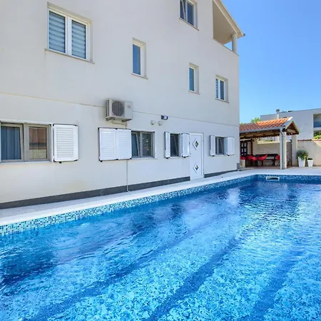 Durdica - Private Pool Appartement Ližnjan