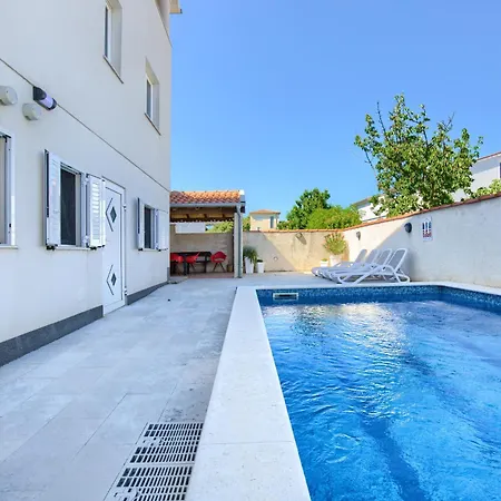 Appartement Durdica - Private Pool Ližnjan