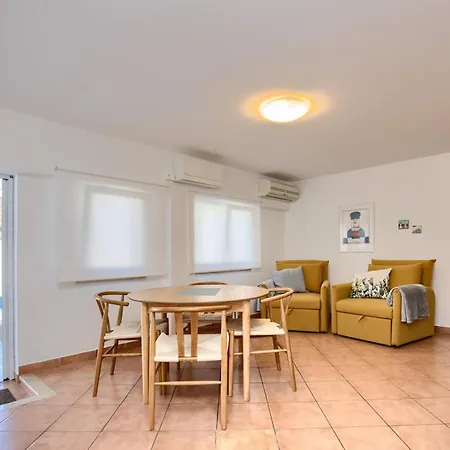 Appartement Durdica - Private Pool Ližnjan